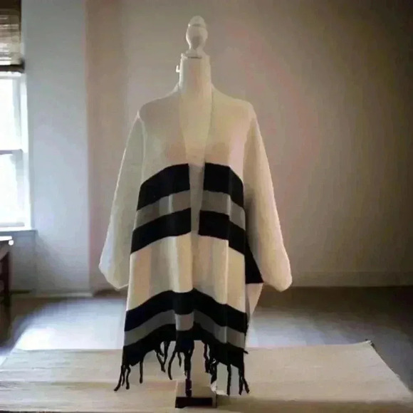 Women's White/Black Poncho Size M - Picture 1 of 1